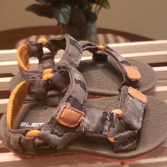 Sandals - Picture 2 of 5